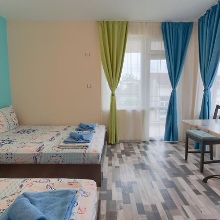 קיטן Kazlarov Guest House מראה חיצוני תמונה