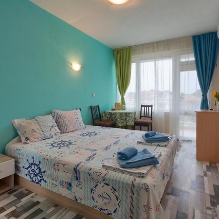 קיטן Kazlarov Guest House מראה חיצוני תמונה