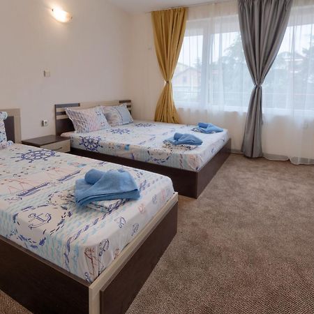 קיטן Kazlarov Guest House מראה חיצוני תמונה