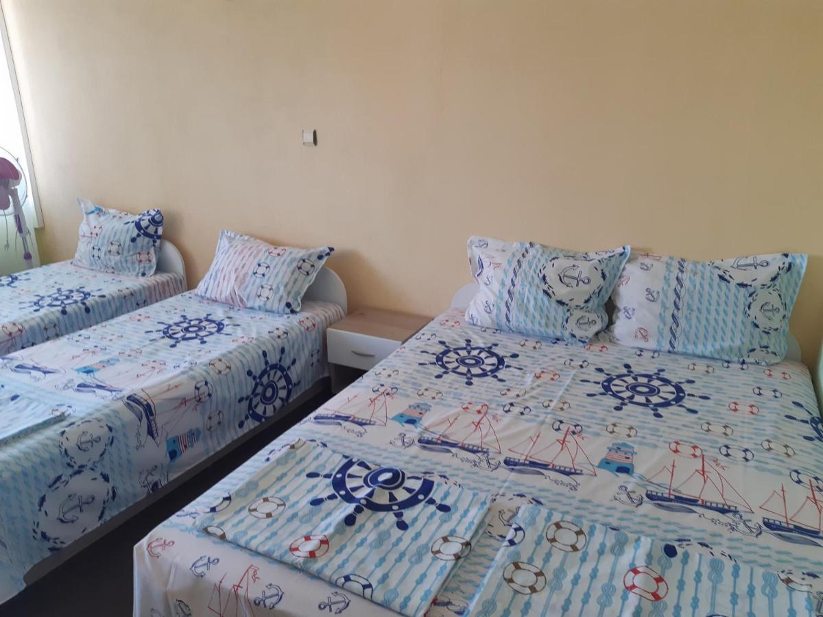 קיטן Kazlarov Guest House מראה חיצוני תמונה