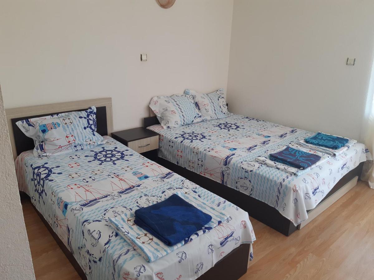 קיטן Kazlarov Guest House מראה חיצוני תמונה