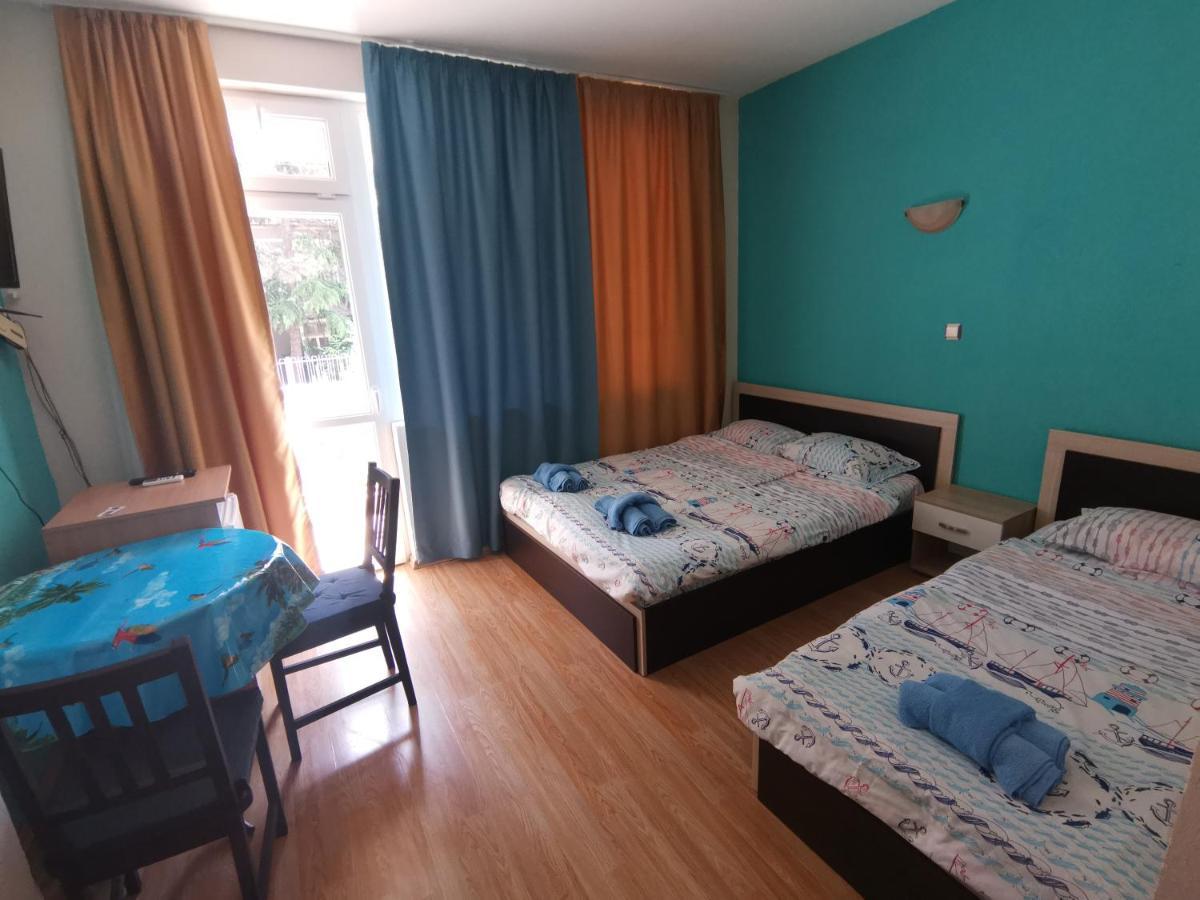 קיטן Kazlarov Guest House מראה חיצוני תמונה