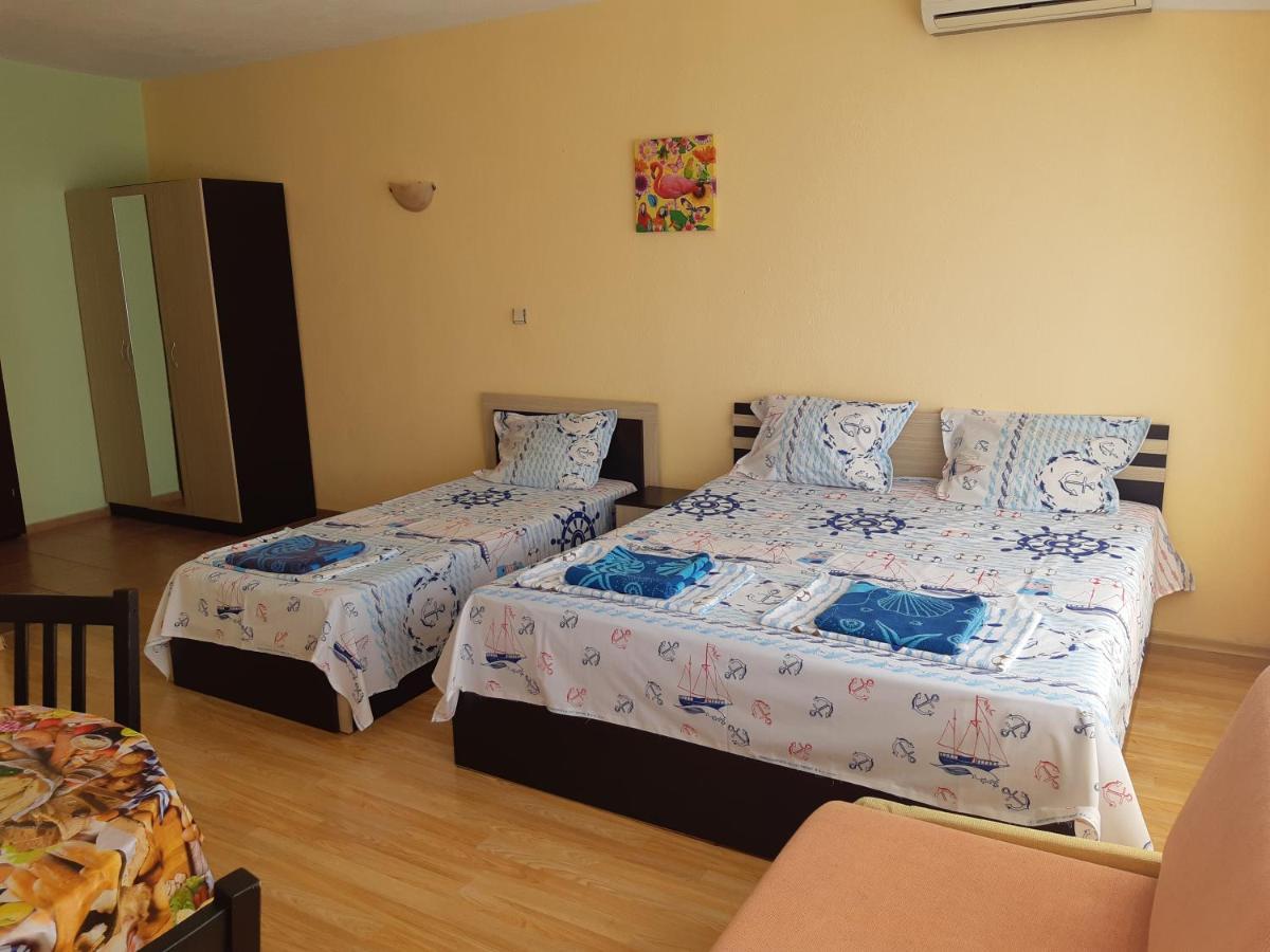 קיטן Kazlarov Guest House מראה חיצוני תמונה