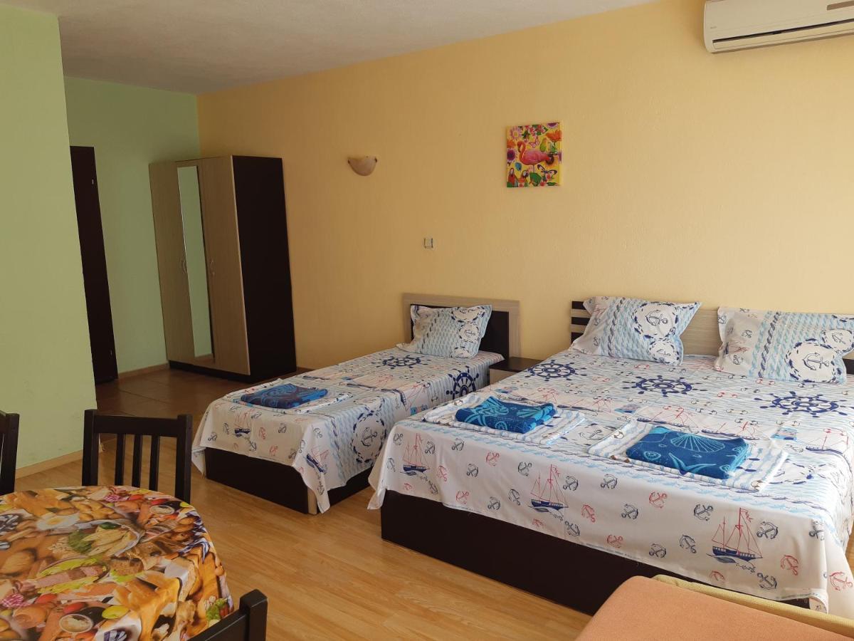קיטן Kazlarov Guest House מראה חיצוני תמונה
