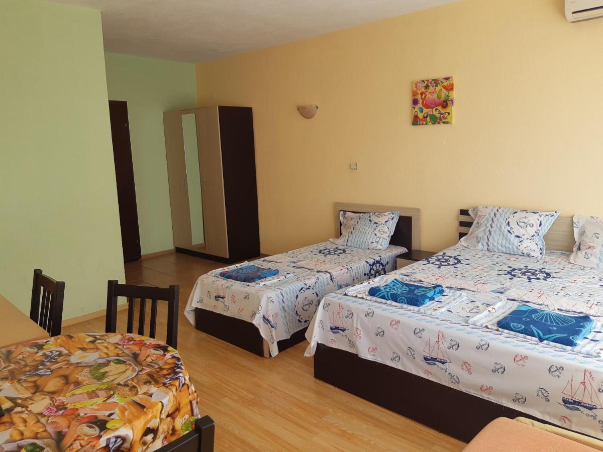 קיטן Kazlarov Guest House מראה חיצוני תמונה