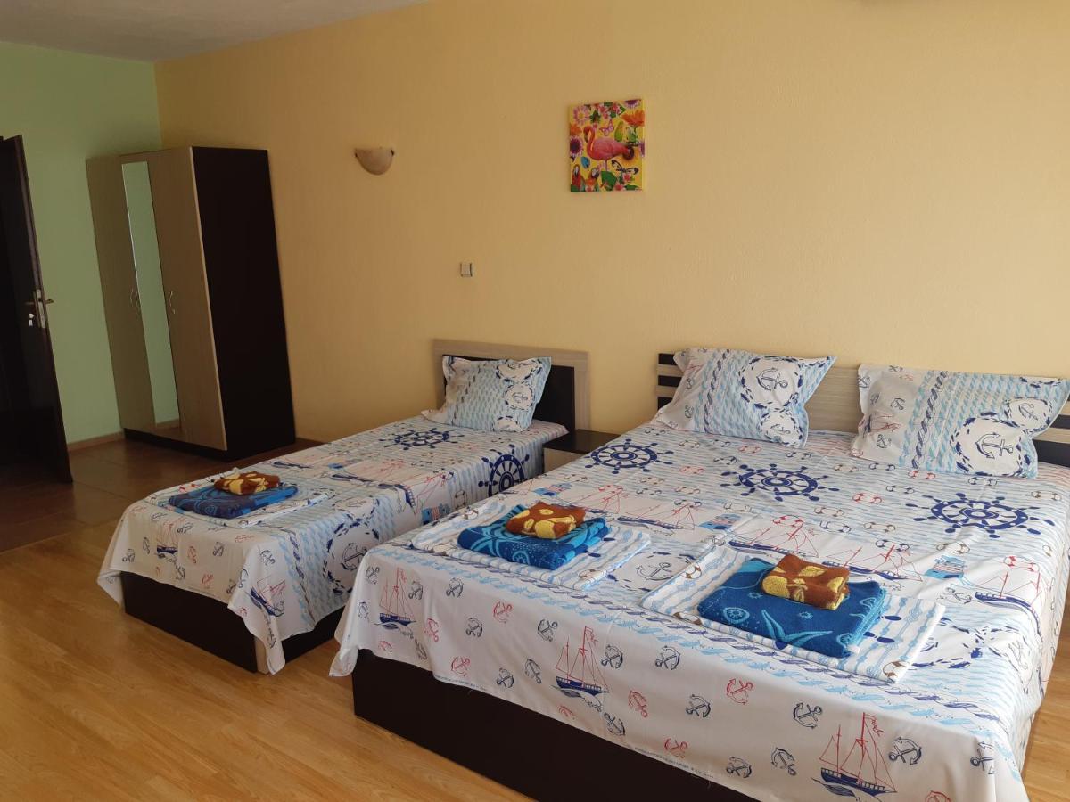 קיטן Kazlarov Guest House מראה חיצוני תמונה