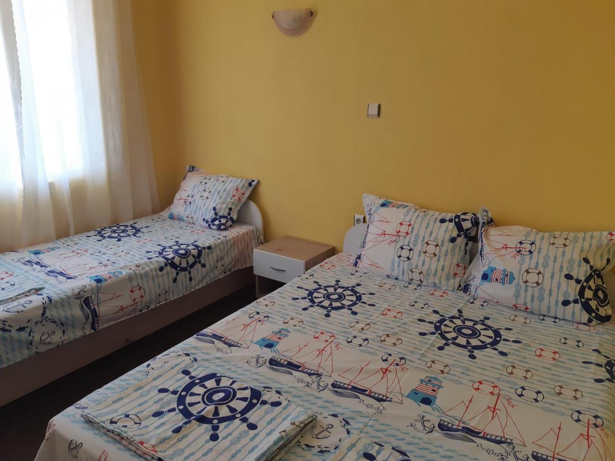 קיטן Kazlarov Guest House מראה חיצוני תמונה