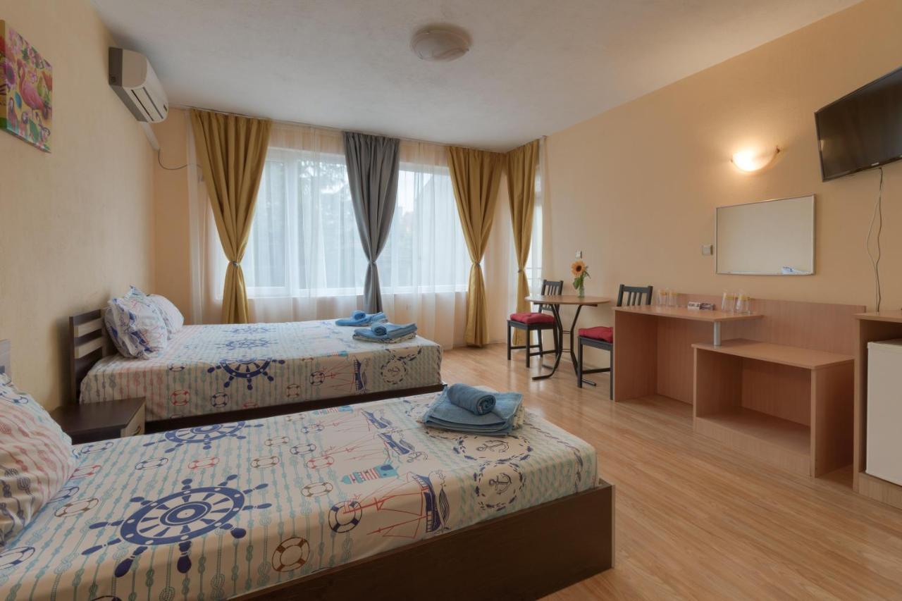 קיטן Kazlarov Guest House מראה חיצוני תמונה