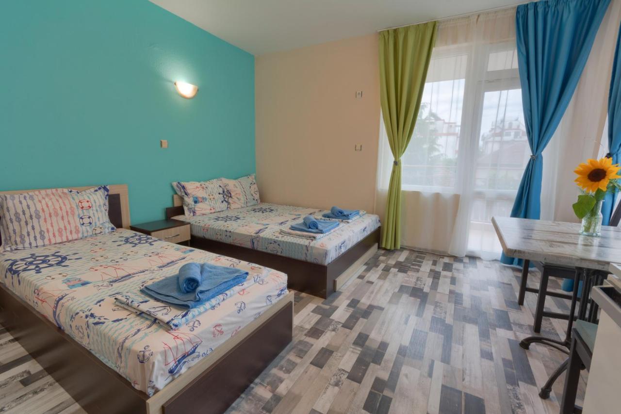 קיטן Kazlarov Guest House מראה חיצוני תמונה