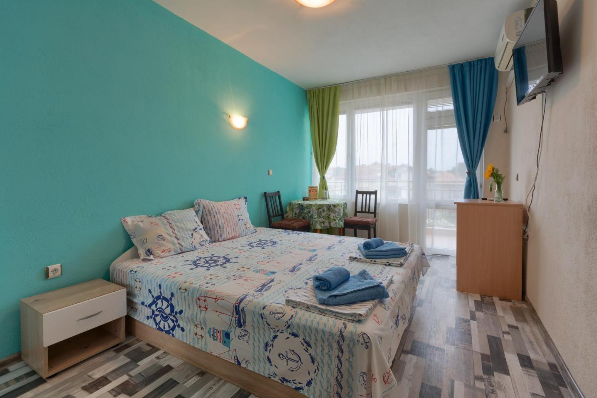 קיטן Kazlarov Guest House מראה חיצוני תמונה