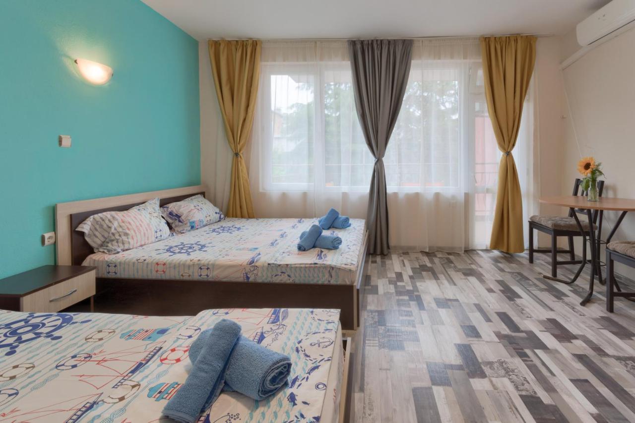 קיטן Kazlarov Guest House מראה חיצוני תמונה