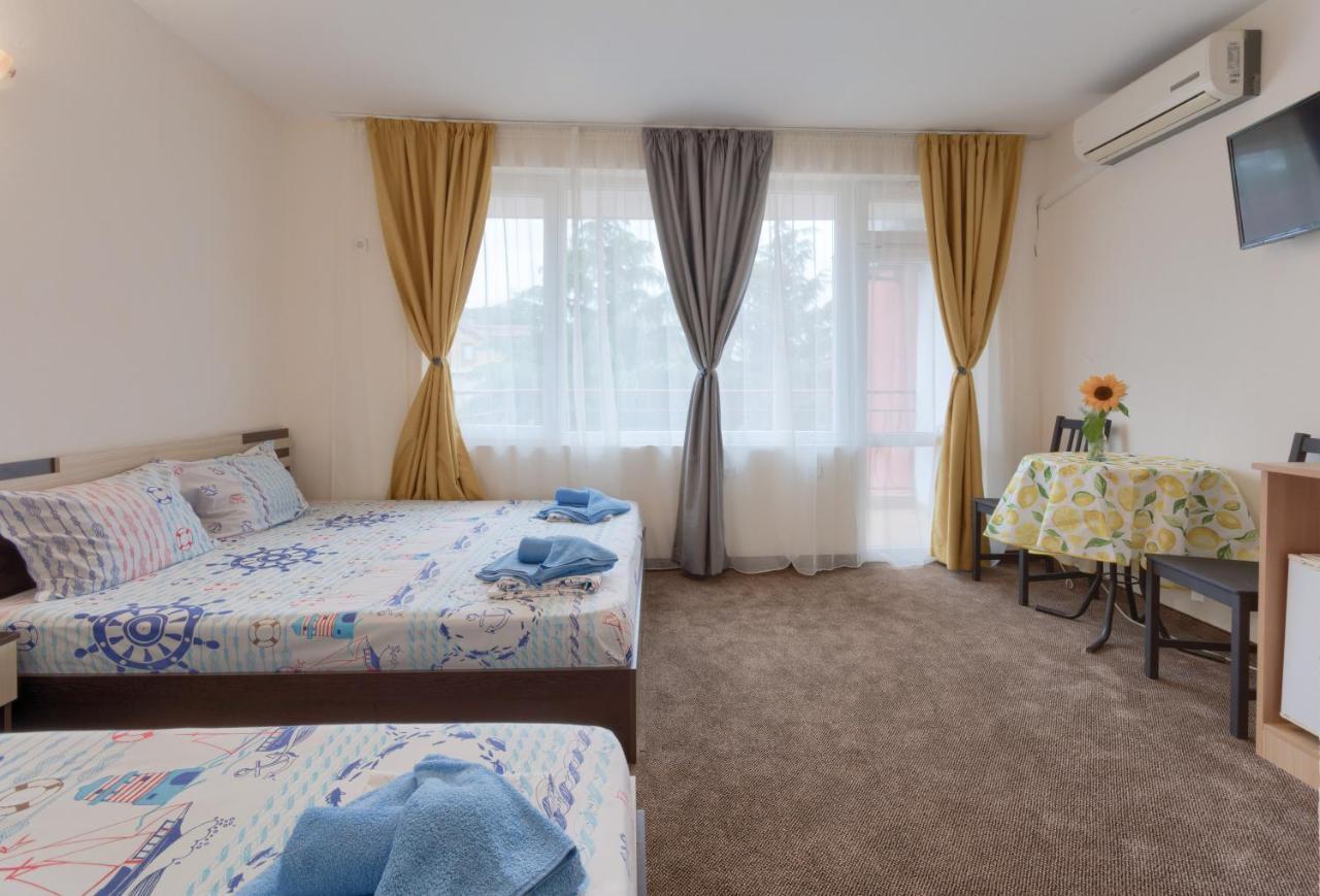 קיטן Kazlarov Guest House מראה חיצוני תמונה