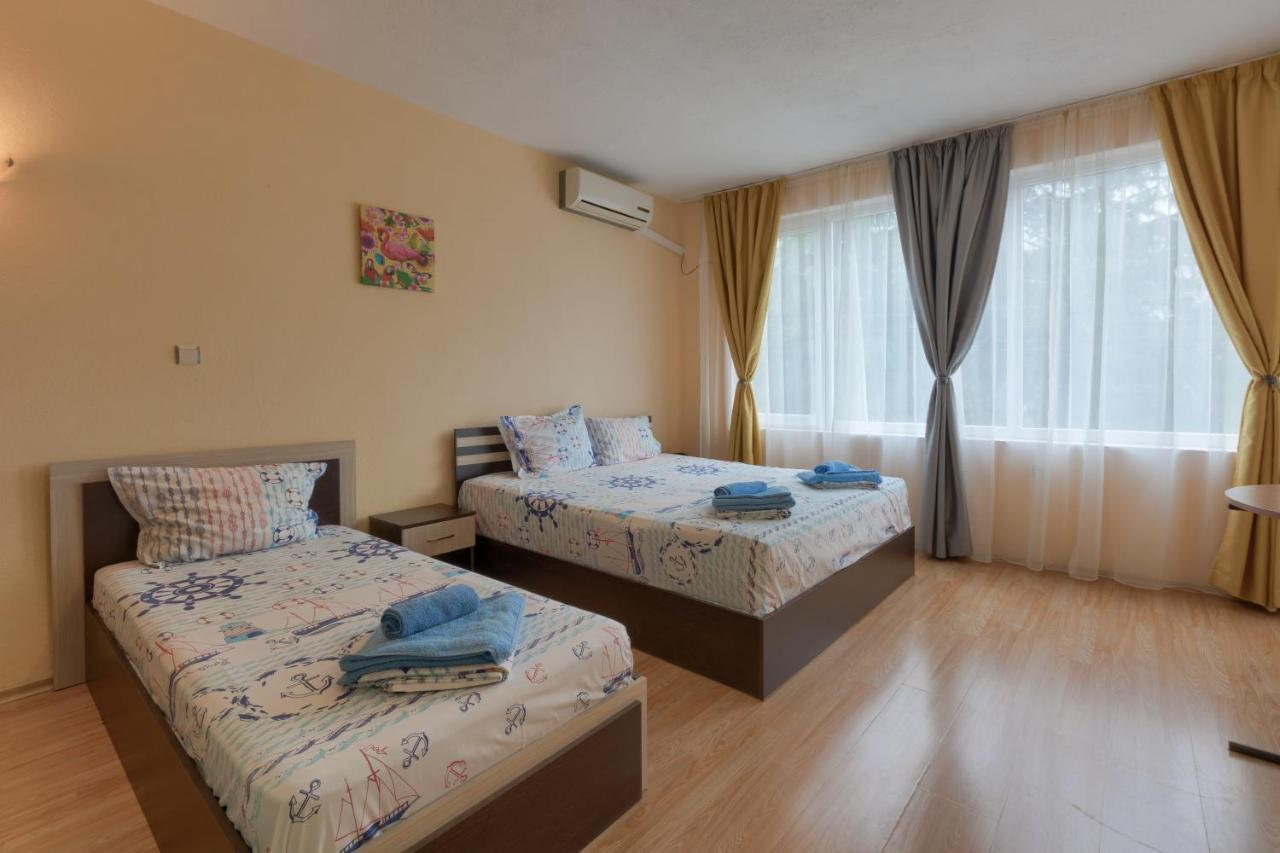 קיטן Kazlarov Guest House מראה חיצוני תמונה