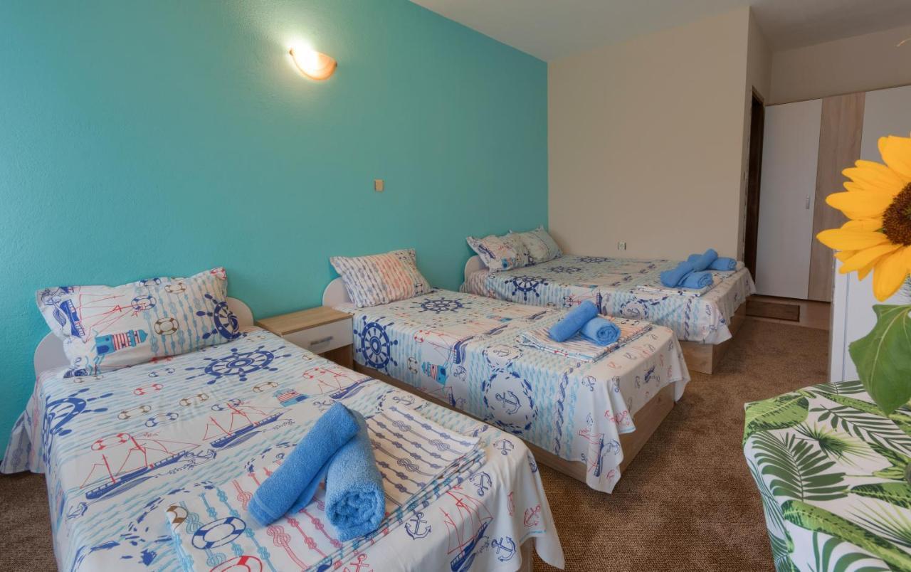 קיטן Kazlarov Guest House מראה חיצוני תמונה