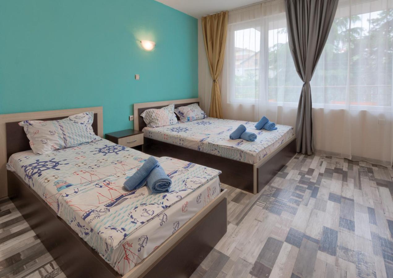 קיטן Kazlarov Guest House מראה חיצוני תמונה