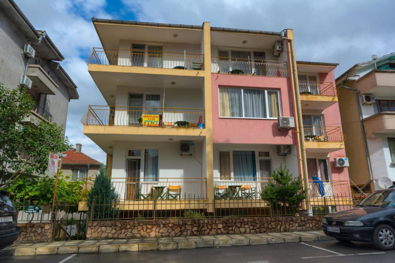 קיטן Kazlarov Guest House מראה חיצוני תמונה