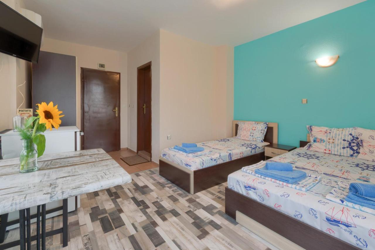 קיטן Kazlarov Guest House מראה חיצוני תמונה