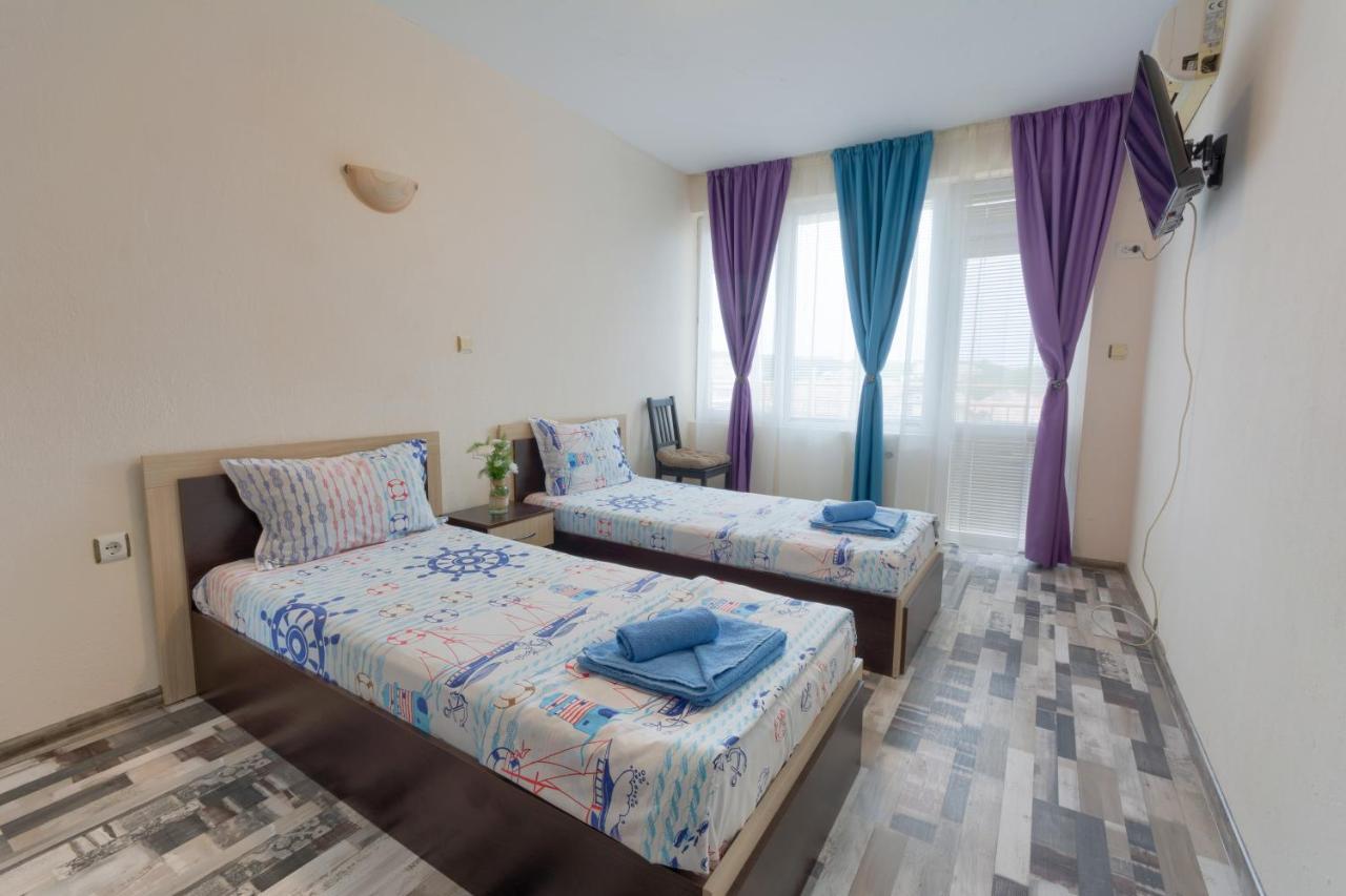 קיטן Kazlarov Guest House מראה חיצוני תמונה