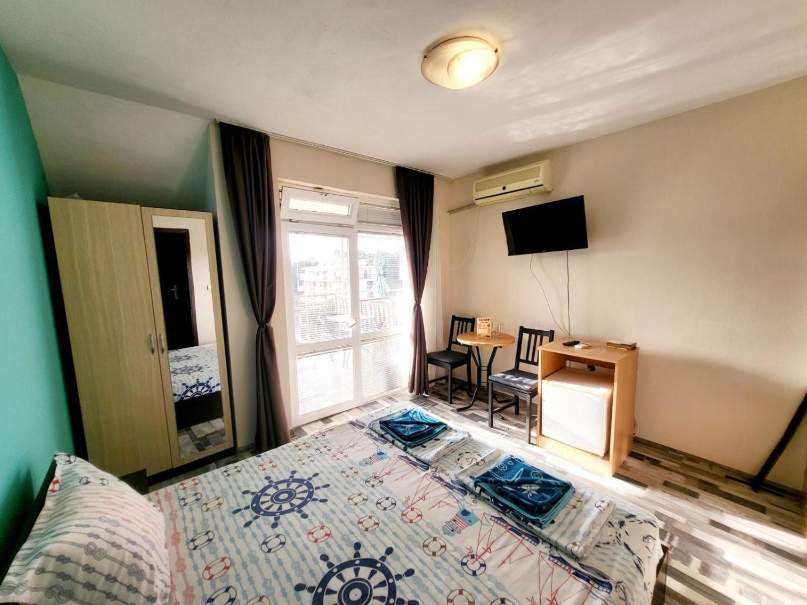 קיטן Kazlarov Guest House מראה חיצוני תמונה