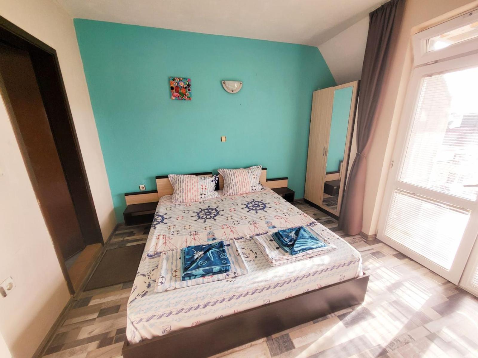 קיטן Kazlarov Guest House מראה חיצוני תמונה
