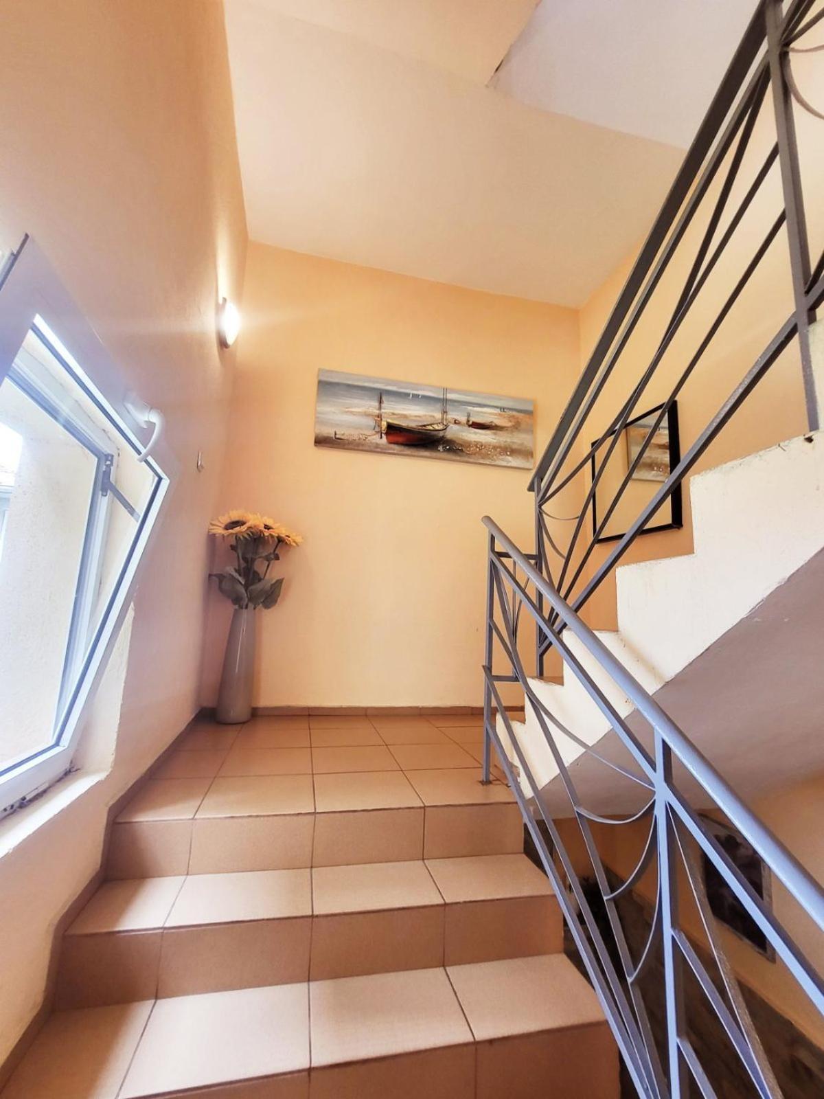 קיטן Kazlarov Guest House מראה חיצוני תמונה