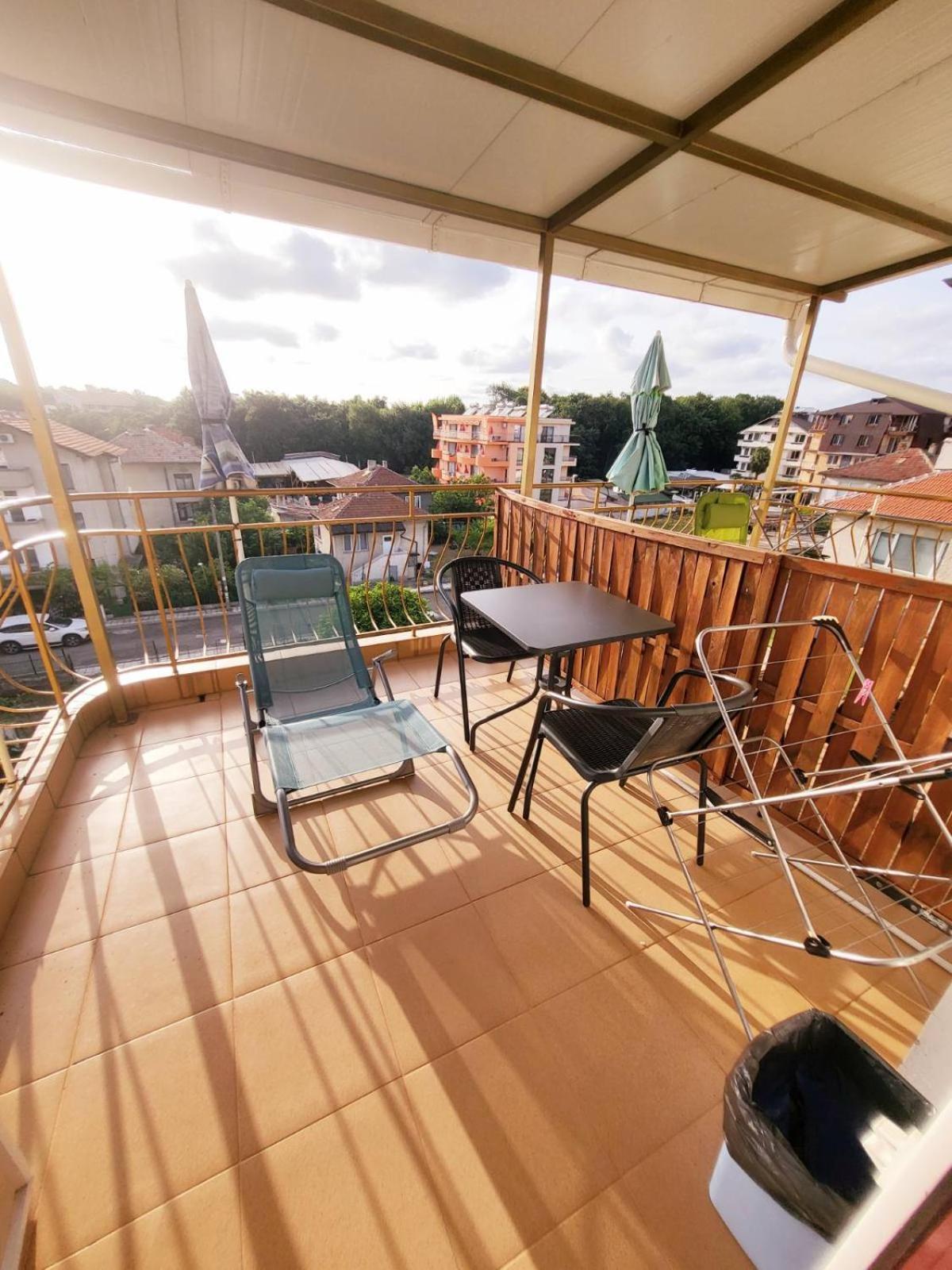 קיטן Kazlarov Guest House מראה חיצוני תמונה
