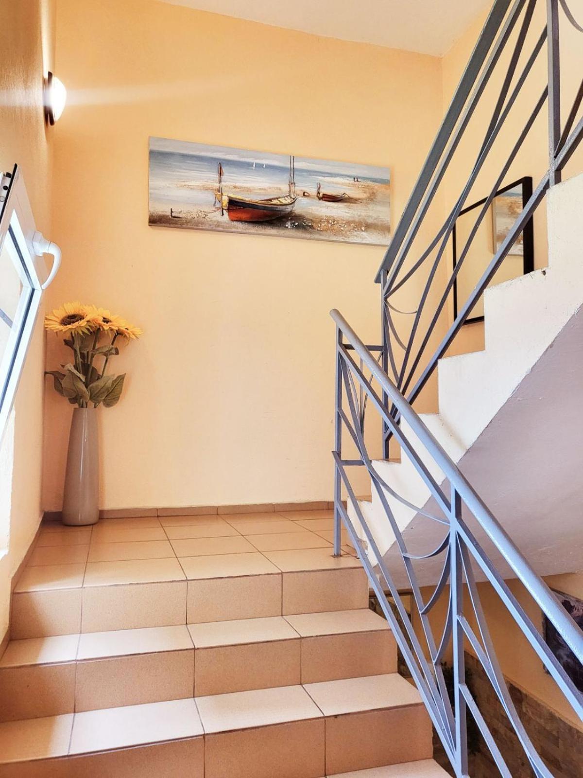 קיטן Kazlarov Guest House מראה חיצוני תמונה