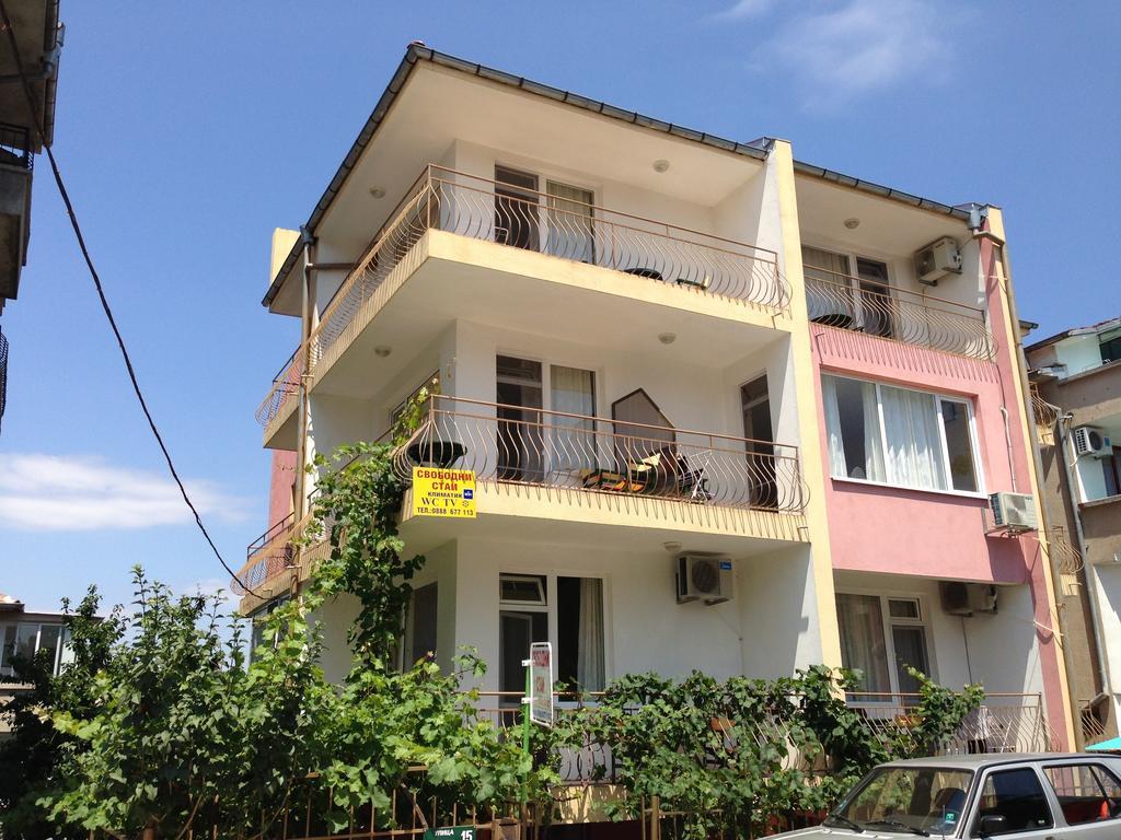 קיטן Kazlarov Guest House מראה חיצוני תמונה
