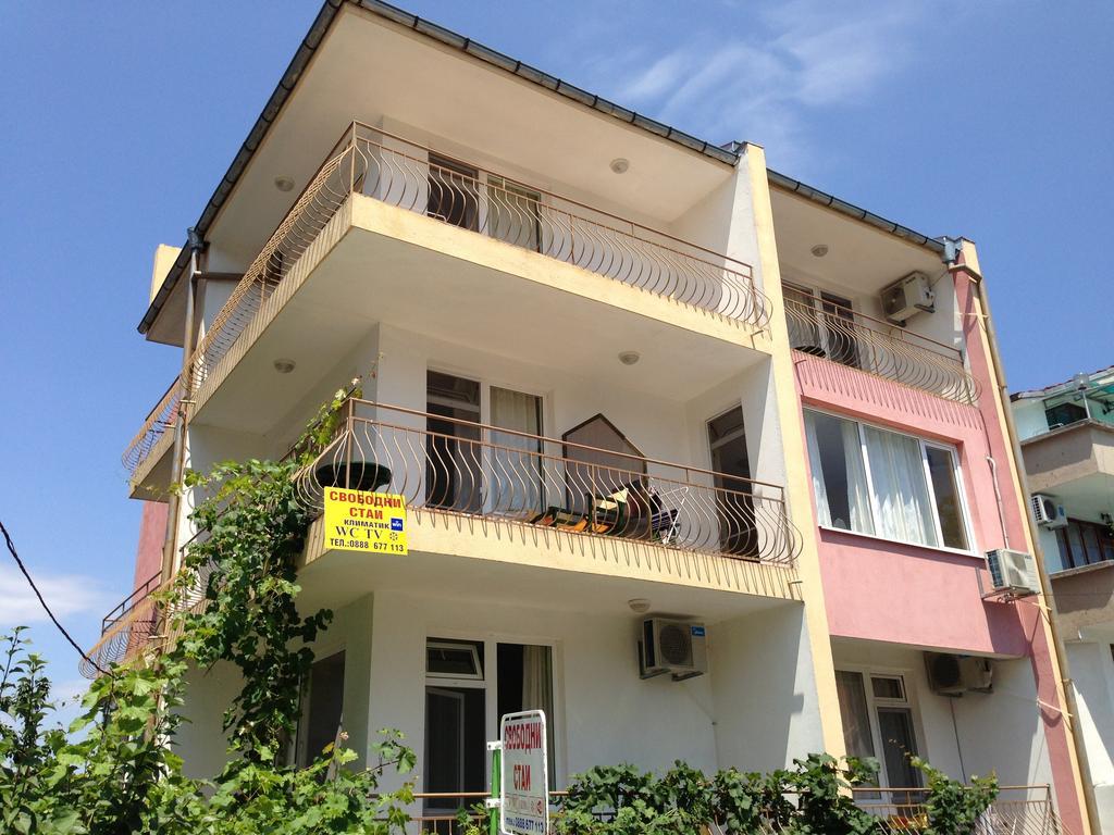 קיטן Kazlarov Guest House מראה חיצוני תמונה